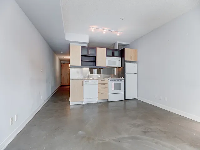 350 Wellington St W #M08 — Photo 9