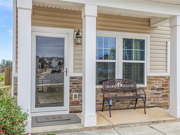 2nd image of 251 Samuel St