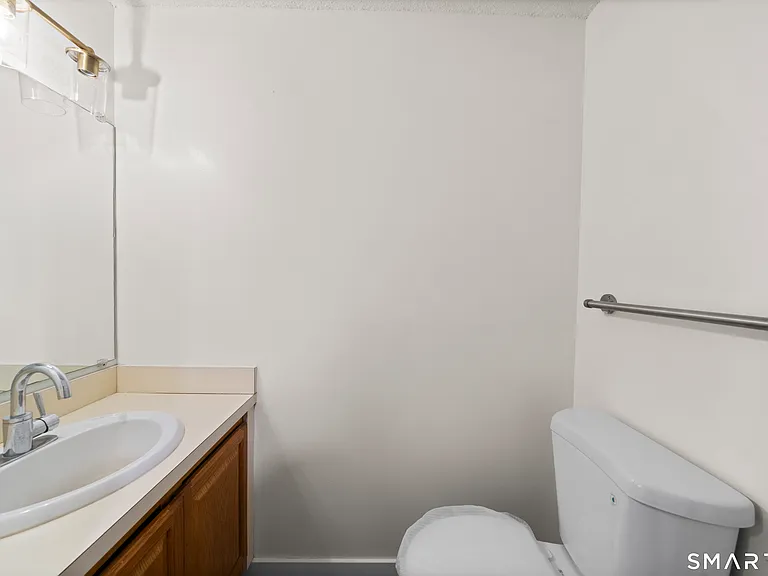 136 Maple Ave #B — Photo 8