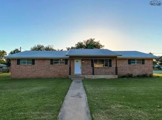 315 N California St, Henrietta, TX 76365