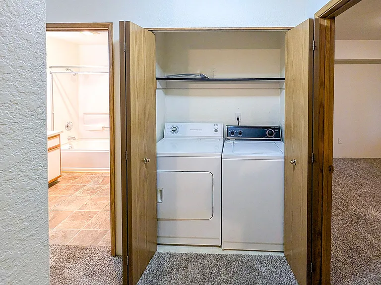North Salem Apartment Complex With Washer/Dryer! ~ Camelot — Photo 7