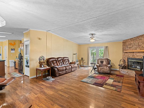 3rd image of 1839 Promiseland Rd