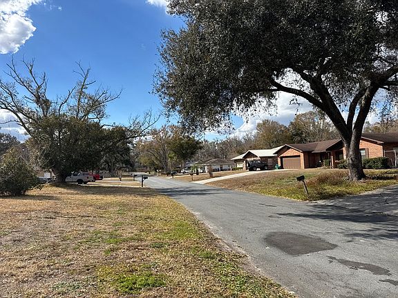 5th image of 2318 Maple Hill Dr