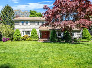 2 Rainbow Lane, East Moriches, NY 11940