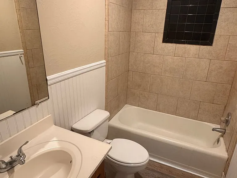 2306 Center Dr — Photo 8