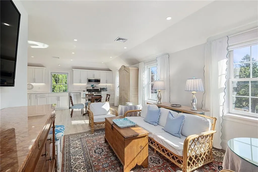 2 bed, 1.0 bath, 1600 sqft, $4,500 — Photo 3