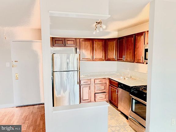 5th image of 5250 Valley Forge Dr #A