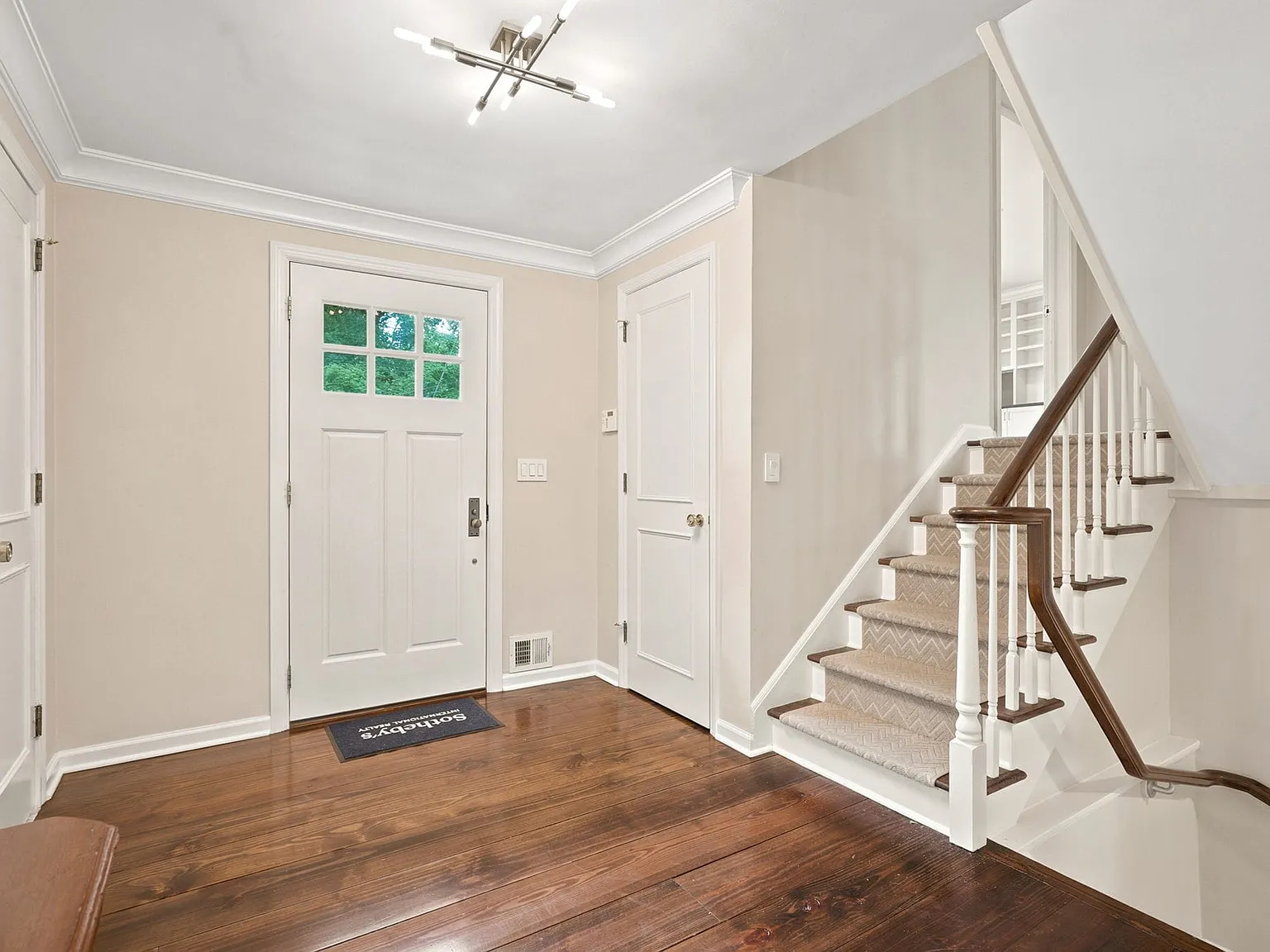 4 bed, 2.5 bath, 3259 sqft, $13,000 — Photo 2