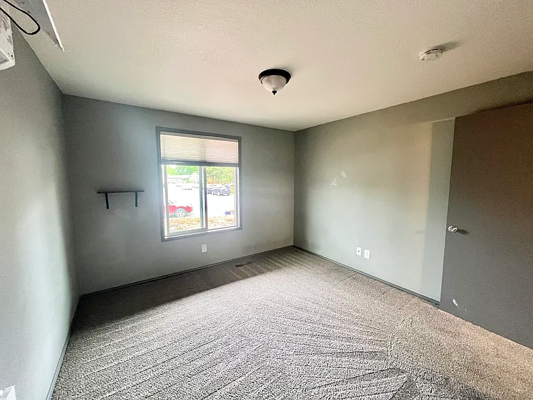 2571 Ermine St SE — Photo 8