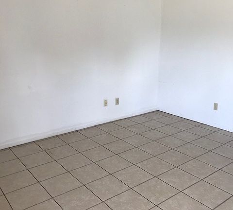 2nd image of 523 N Lanier Ave