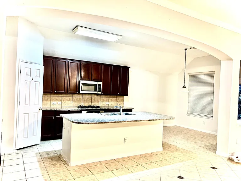 2502 N Yorkchase Ln — Photo 14