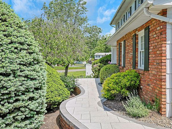 2nd image of 44 Ruth Drive