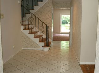 35 Long Bow Ln, Commack, NY 11725