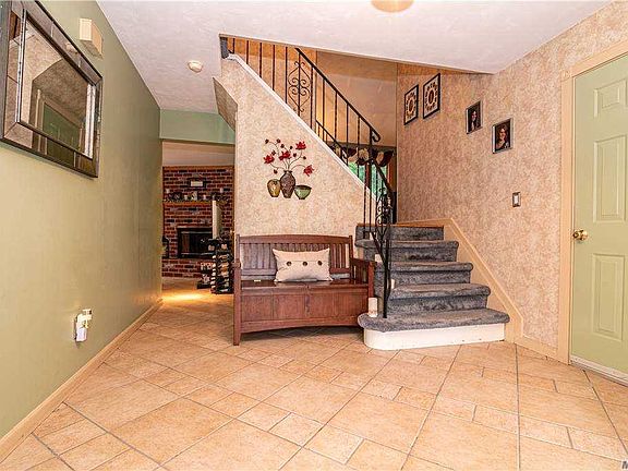 3rd image of 128 Hobson Ave