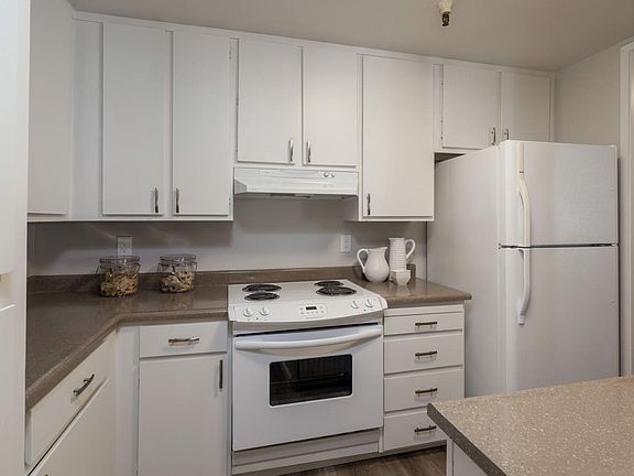 4th image of 1943 Mount Vernon Ct APT 208