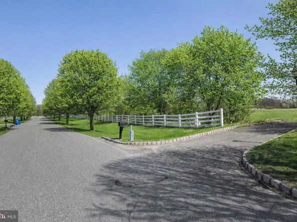 8 Saddlebury Ct, Vincentown, NJ 08088