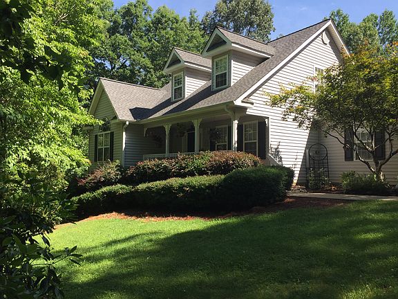 2nd image of 216 White Oak Ln