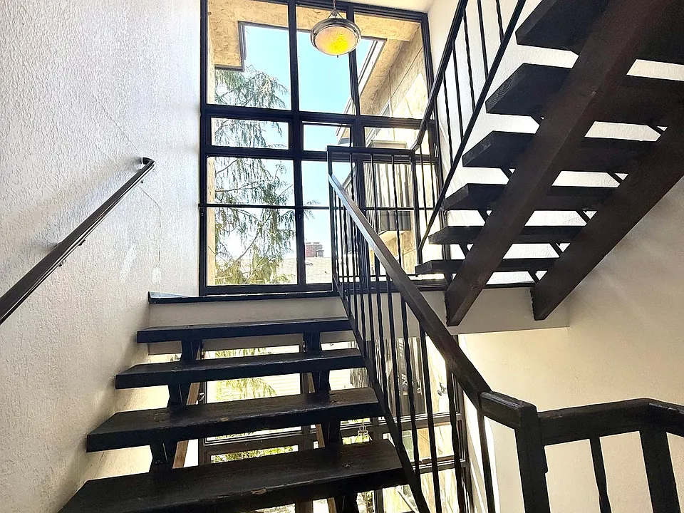 Building Photo 5