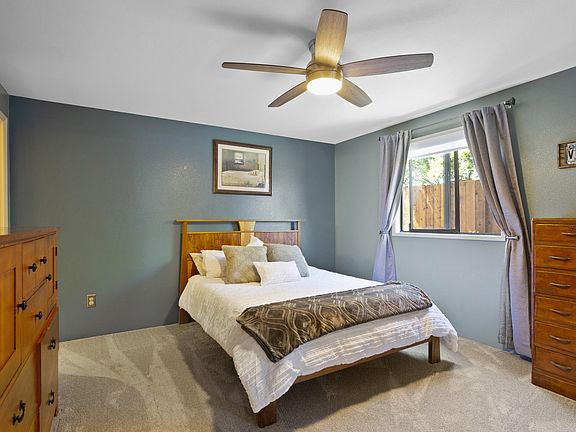 4th image of 285 Joy Dr