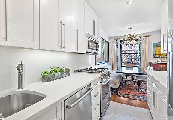 5th image of 330 E 80th St APT 6C