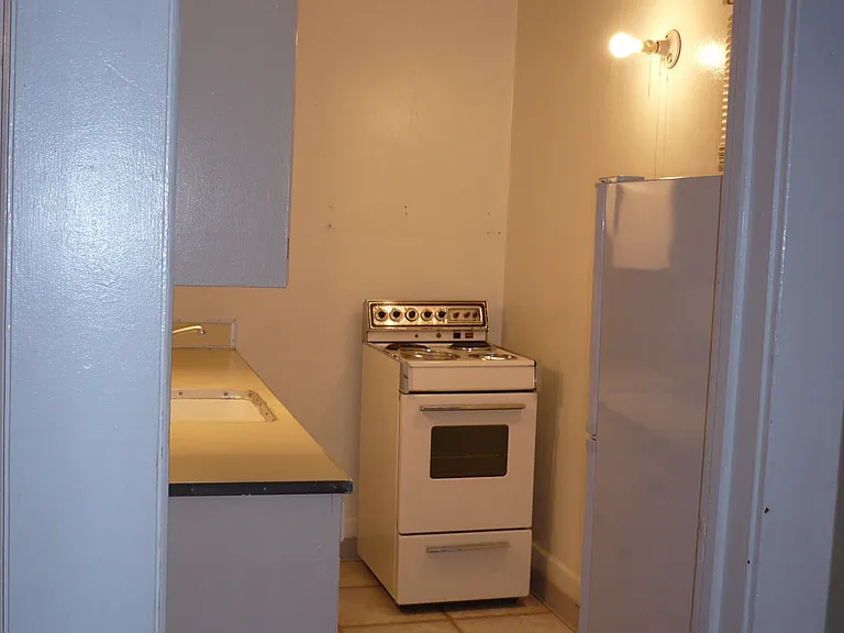 227 NW 11th St #4 — Photo 10