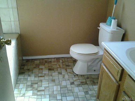 5th image of 2122 N Eastwood Ave
