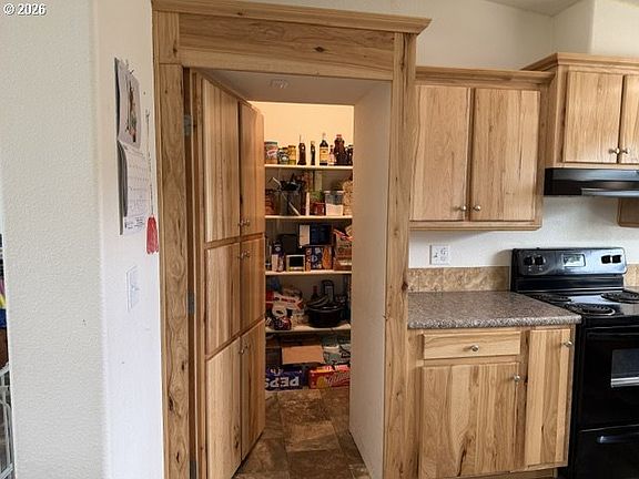 5th image of 880 N 11th Ave