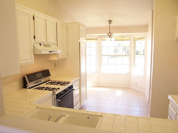 Breakfast Nook Overlooking the Front Yard