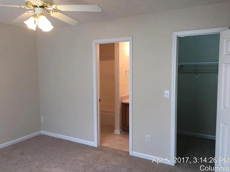 Master Bedroom w/bath & walkin closet
