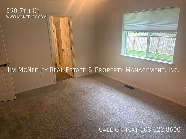 590 7th Ct — Photo 11