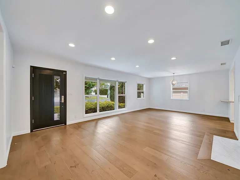 4833 Longridge Ave #1 — Photo 5