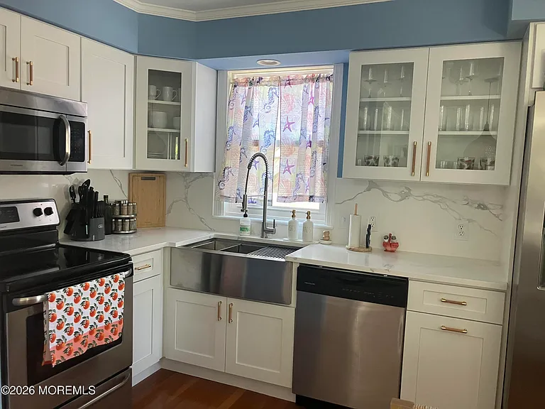 210 Laurel Ct — Photo 12