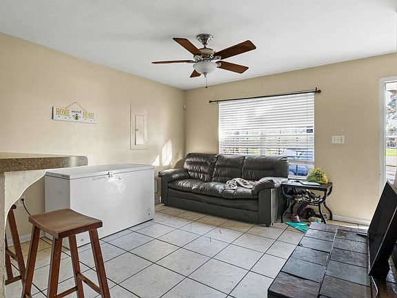 3rd image of 502 Kissimmee St