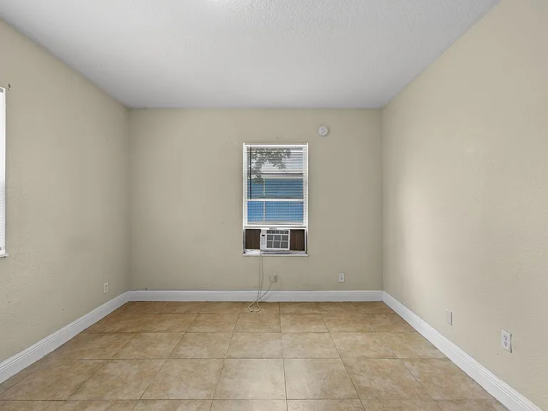 3721 Henry Ave — Photo 12