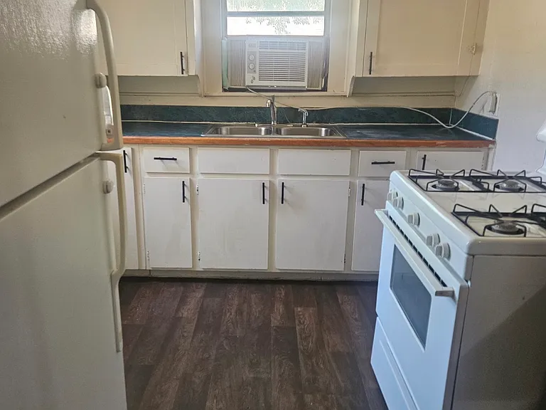 813 W Sycamore St — Photo 6