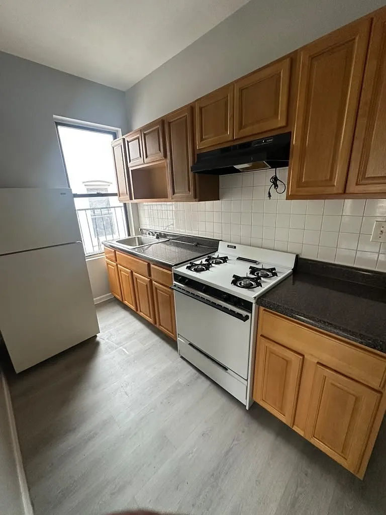 1 bed, 1.0 bath, $2,300 — Photo 3