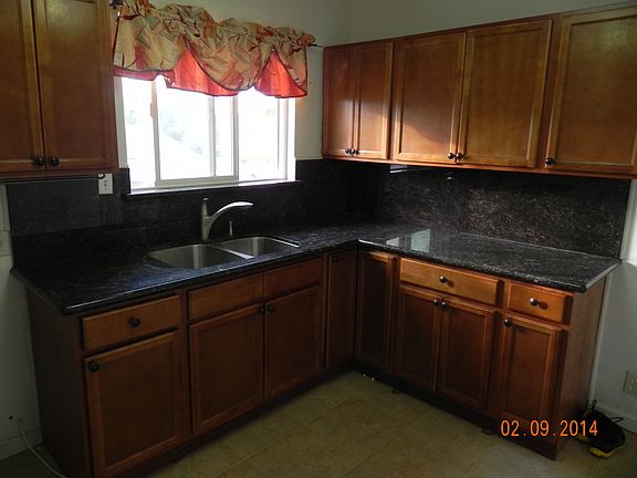 2nd image of 11811 Burbank Blvd APT 6