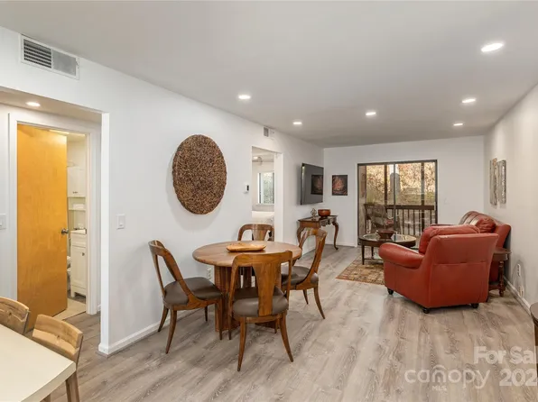 49 Lake Dr APT M3, Hendersonville, NC 28739