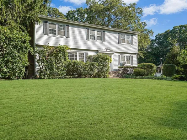 18 Rolling Road, Miller Place, NY 11764