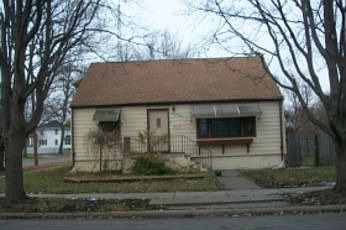 2nd image of 595 W Mertens St