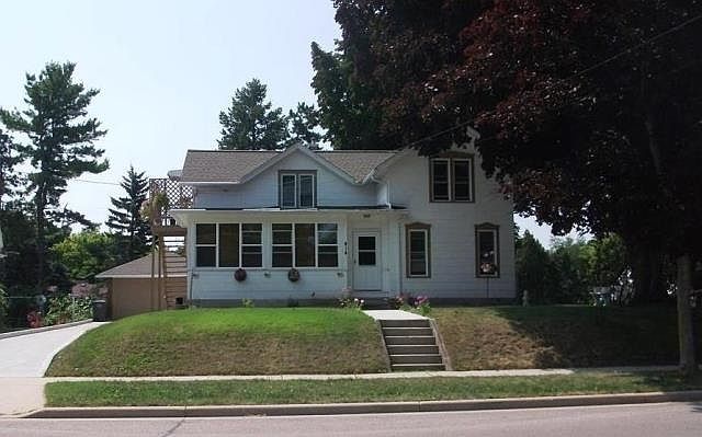 1st image of 414 E Lake St