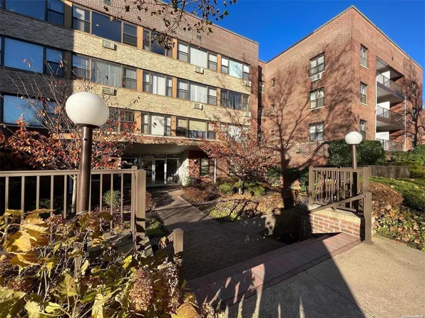 15 Hill Park Avenue #3G, Great Neck, NY 11021