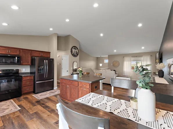 809 Cologne Ln, Waverly, MN 55390