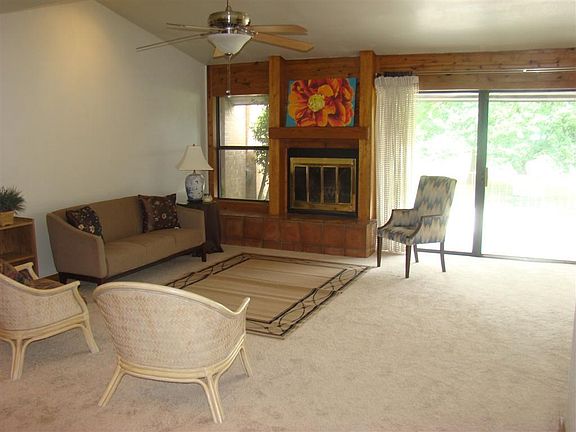 4th image of 413 NW Chimney Creek Dr