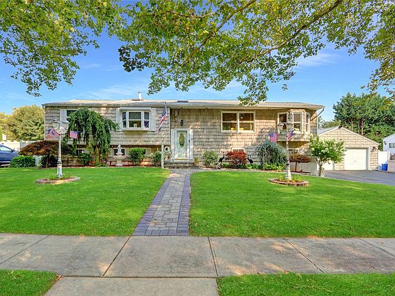 4th image of 10 Phyllis Dr