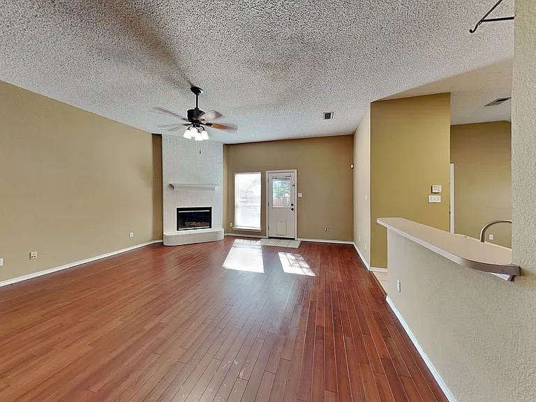 10517 Lone Pine Ln — Photo 3