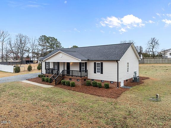 3rd image of 909 Mount Pleasant Rd