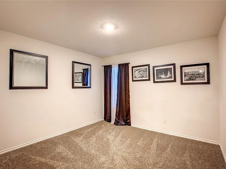 1004 Basswood Ln — Photo 21