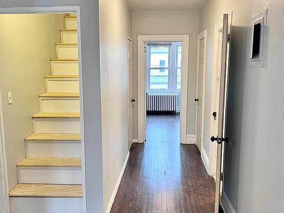 3rd image of 320 E 235th St Floor 2
