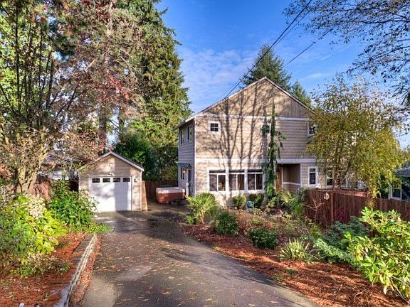 Entryway on NE 103rd is south facing and gets lots of sun year round.